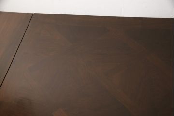 イギリスアンティーク家具　ウォールナット材　細かな細工に上質さが感じられる大型ドローリーフテーブル(ダイニングテーブル、エクステンションテーブル)(R-051617)