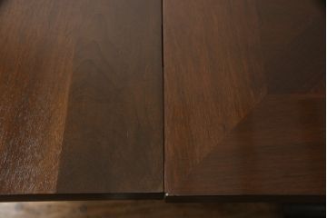 イギリスアンティーク家具　ウォールナット材　細かな細工に上質さが感じられる大型ドローリーフテーブル(ダイニングテーブル、エクステンションテーブル)(R-051617)