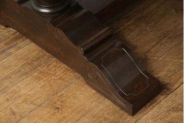 イギリスアンティーク家具　ウォールナット材　細かな細工に上質さが感じられる大型ドローリーフテーブル(ダイニングテーブル、エクステンションテーブル)(R-051617)