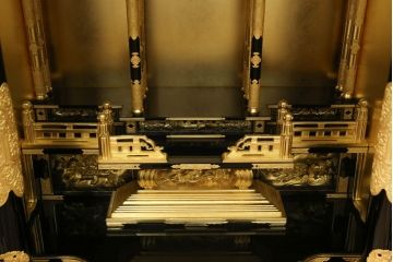 中古　未使用　展示品　100代　金仏壇「白木彫」　和と洋どちらの空間にもおすすめの長岡仏壇(定価約180万円)(R-051621)