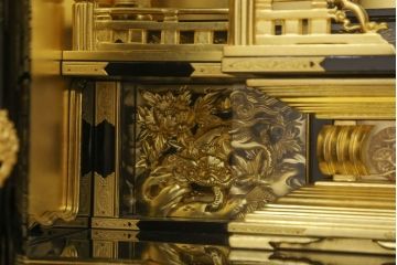 中古　未使用　展示品　100代　金仏壇「白木彫」　和と洋どちらの空間にもおすすめの長岡仏壇(定価約180万円)(R-051621)