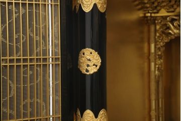 中古　未使用　展示品　100代　金仏壇「白木彫」　和と洋どちらの空間にもおすすめの長岡仏壇(定価約180万円)(R-051621)