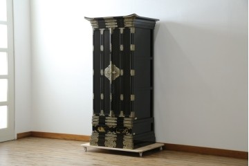 中古　未使用　展示品　70代　金仏壇「大空」　梨地塗り　落ち着きのある明るい佇まいが魅力の長岡仏壇　定価約120万円　(R-051622)