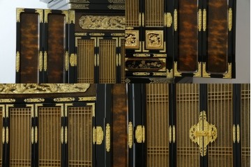 中古　未使用　展示品　70代　金仏壇「大空」　梨地塗り　落ち着きのある明るい佇まいが魅力の長岡仏壇　定価約120万円　(R-051622)