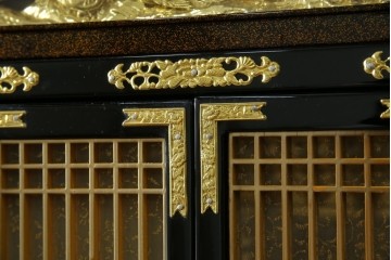 中古　未使用　展示品　70代　金仏壇「大空」　梨地塗り　落ち着きのある明るい佇まいが魅力の長岡仏壇　定価約120万円　(R-051622)