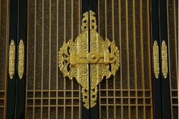 中古　未使用　展示品　70代　金仏壇「大空」　梨地塗り　落ち着きのある明るい佇まいが魅力の長岡仏壇　定価約120万円　(R-051622)