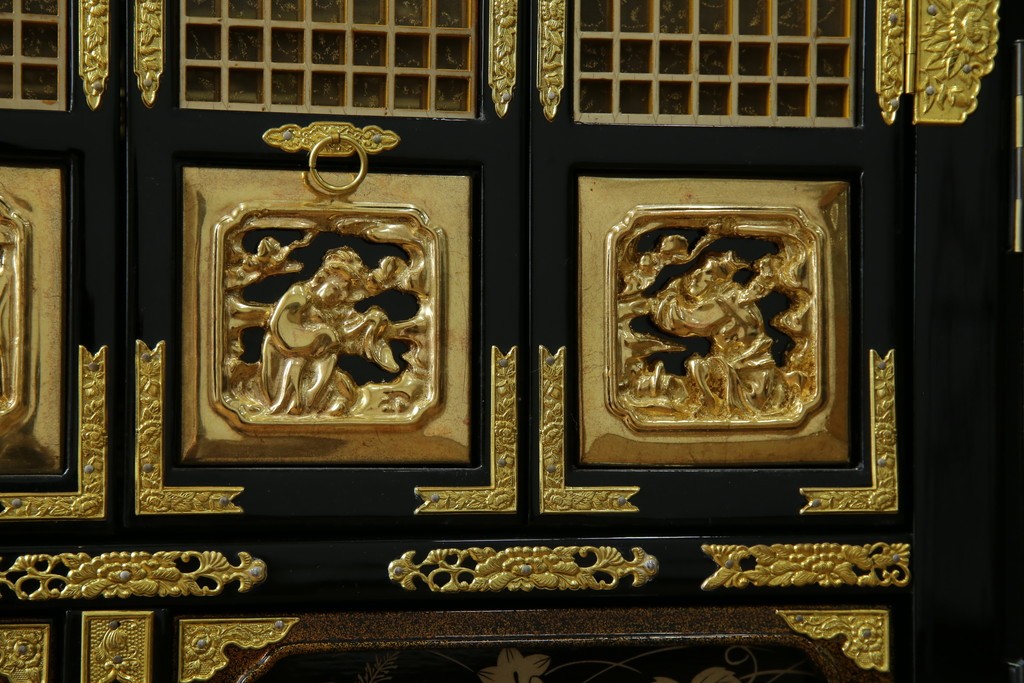 中古　未使用　展示品　70代　金仏壇「大空」　梨地塗り　落ち着きのある明るい佇まいが魅力の長岡仏壇　定価約120万円　(R-051622)