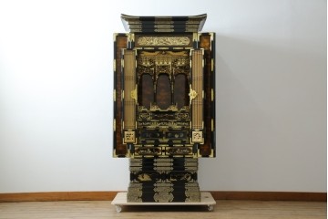 中古　未使用　展示品　70代　金仏壇「大空」　梨地塗り　落ち着きのある明るい佇まいが魅力の長岡仏壇　定価約120万円　(R-051622)