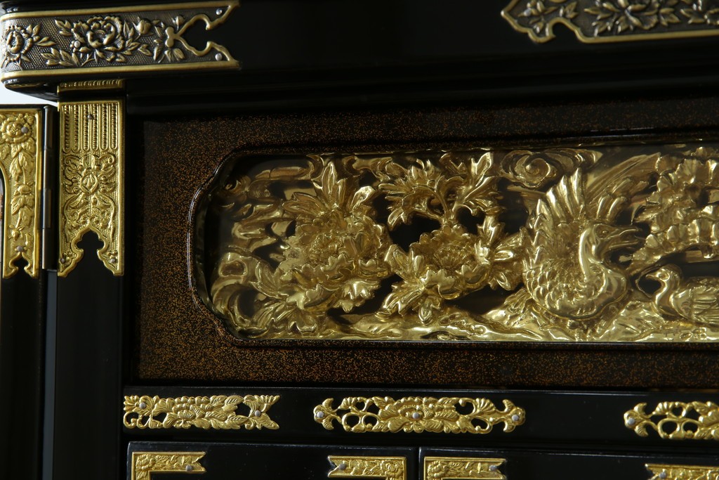 中古　未使用　展示品　70代　金仏壇「大空」　梨地塗り　落ち着きのある明るい佇まいが魅力の長岡仏壇　定価約120万円　(R-051622)