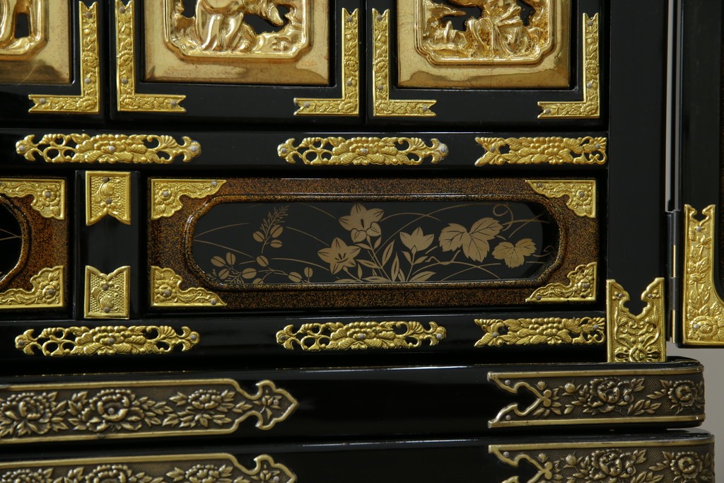 中古　未使用　展示品　70代　金仏壇「大空」　梨地塗り　落ち着きのある明るい佇まいが魅力の長岡仏壇　定価約120万円　(R-051622)