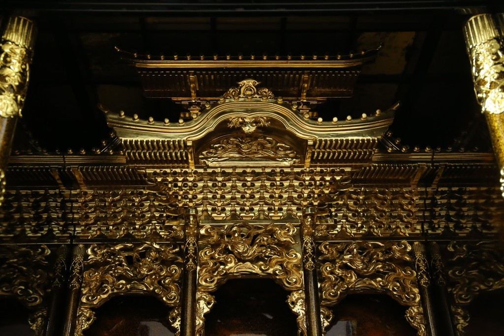 中古　未使用　展示品　70代　金仏壇「大空」　梨地塗り　落ち着きのある明るい佇まいが魅力の長岡仏壇　定価約120万円　(R-051622)