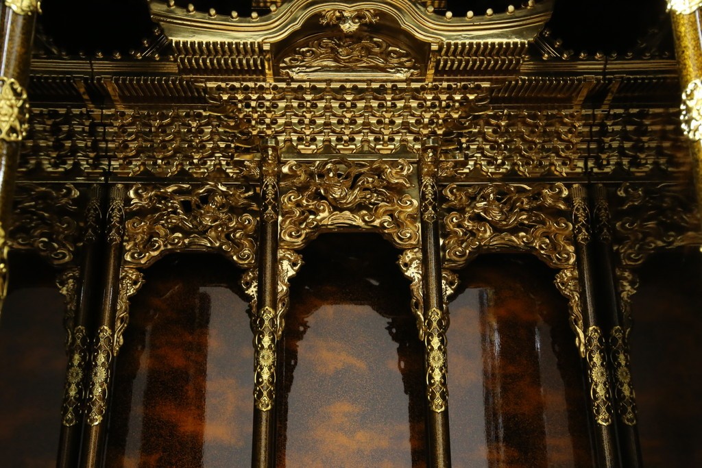 中古　未使用　展示品　70代　金仏壇「大空」　梨地塗り　落ち着きのある明るい佇まいが魅力の長岡仏壇　定価約120万円　(R-051622)