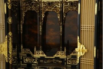 中古　未使用　展示品　70代　金仏壇「大空」　梨地塗り　落ち着きのある明るい佇まいが魅力の長岡仏壇　定価約120万円　(R-051622)