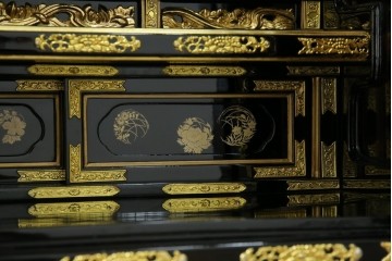 中古　未使用　展示品　70代　金仏壇「大空」　梨地塗り　落ち着きのある明るい佇まいが魅力の長岡仏壇　定価約120万円　(R-051622)