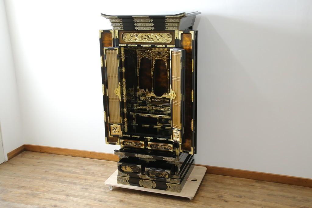 中古　未使用　展示品　70代　金仏壇「大空」　梨地塗り　落ち着きのある明るい佇まいが魅力の長岡仏壇　定価約120万円　(R-051622)