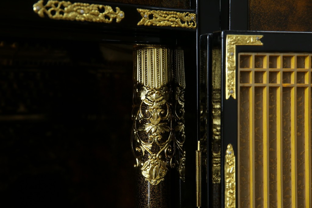 中古　未使用　展示品　70代　金仏壇「大空」　梨地塗り　落ち着きのある明るい佇まいが魅力の長岡仏壇　定価約120万円　(R-051622)