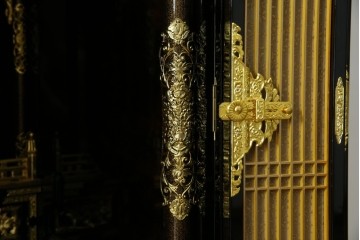 中古　未使用　展示品　70代　金仏壇「大空」　梨地塗り　落ち着きのある明るい佇まいが魅力の長岡仏壇　定価約120万円　(R-051622)