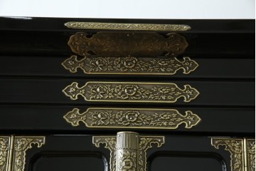 中古　未使用　展示品　70代　金仏壇「大空」　梨地塗り　落ち着きのある明るい佇まいが魅力の長岡仏壇　定価約120万円　(R-051622)