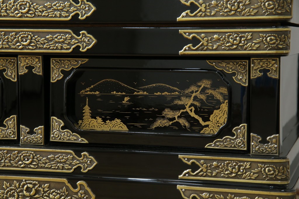 中古　未使用　展示品　70代　金仏壇「大空」　梨地塗り　落ち着きのある明るい佇まいが魅力の長岡仏壇　定価約120万円　(R-051622)