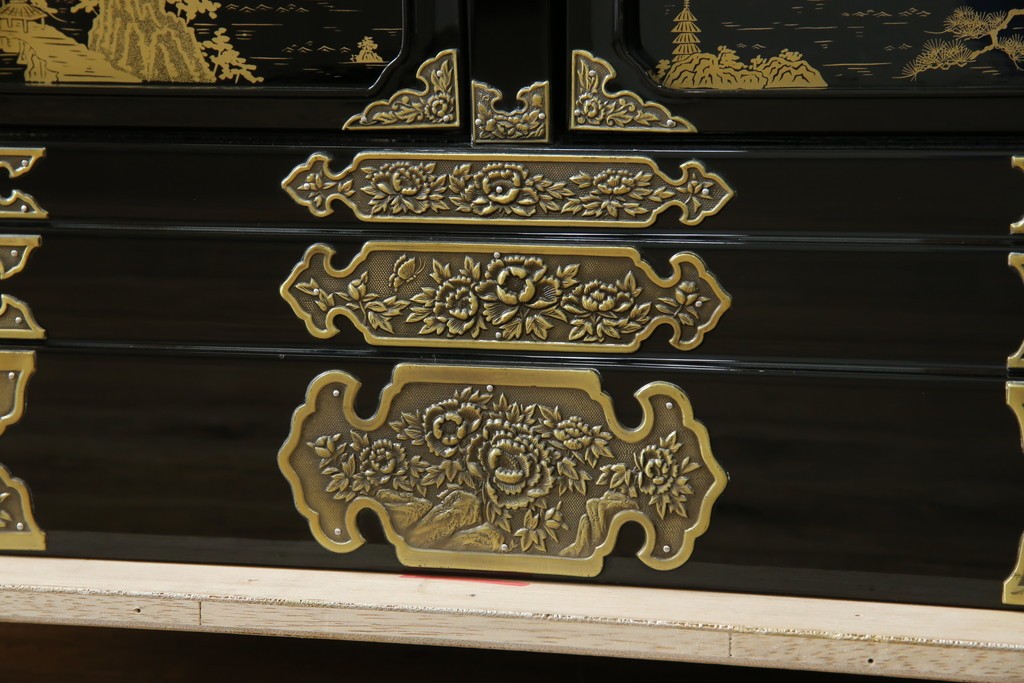 中古　未使用　展示品　70代　金仏壇「大空」　梨地塗り　落ち着きのある明るい佇まいが魅力の長岡仏壇　定価約120万円　(R-051622)