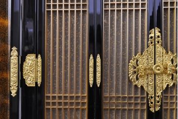 中古　未使用　展示品　70代　金仏壇「大空」　梨地塗り　落ち着きのある明るい佇まいが魅力の長岡仏壇(定価約120万円)(R-051622)