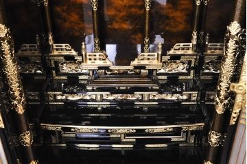 中古　未使用　展示品　70代　金仏壇「大空」　梨地塗り　落ち着きのある明るい佇まいが魅力の長岡仏壇(定価約120万円)(R-051622)