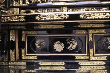 中古　未使用　展示品　70代　金仏壇「大空」　梨地塗り　落ち着きのある明るい佇まいが魅力の長岡仏壇(定価約120万円)(R-051622)