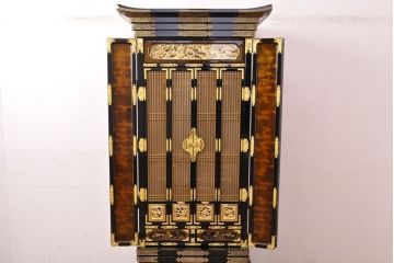 中古　未使用　展示品　70代　金仏壇「大空」　梨地塗り　落ち着きのある明るい佇まいが魅力の長岡仏壇(定価約120万円)(R-051622)