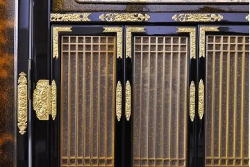 中古　未使用　展示品　70代　金仏壇「大空」　梨地塗り　落ち着きのある明るい佇まいが魅力の長岡仏壇(定価約120万円)(R-051622)