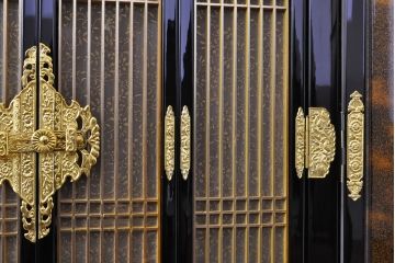 中古　未使用　展示品　70代　金仏壇「大空」　梨地塗り　落ち着きのある明るい佇まいが魅力の長岡仏壇(定価約120万円)(R-051622)