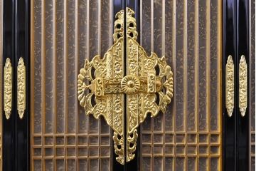 中古　未使用　展示品　70代　金仏壇「大空」　梨地塗り　落ち着きのある明るい佇まいが魅力の長岡仏壇(定価約120万円)(R-051622)