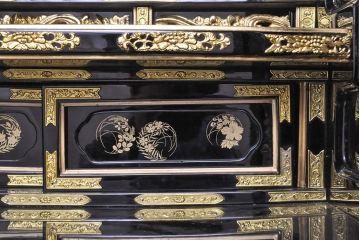 中古　未使用　展示品　70代　金仏壇「大空」　梨地塗り　落ち着きのある明るい佇まいが魅力の長岡仏壇(定価約120万円)(R-051622)