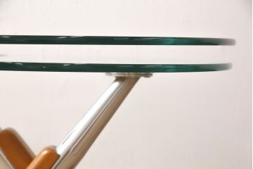 中古　IDC大塚家具取り扱い　ドイツ高級家具　Ronald Schmitt (ロナルドシュミット)　スタイリッシュな佇まいの可動式ガラステーブル(センターテーブル、リビングテーブル、カフェテーブル、コーヒーテーブル)(定価約30万円)(R-051623)
