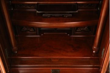 新古品　未使用展示品　国産　総シタン(紫檀)　赤みのある色合いと細部まで凝ったつくりが美しい仏壇(定価約100万円)(R-051624)