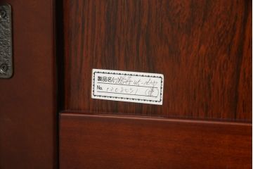 新古品　未使用展示品　国産　総シタン(紫檀)　赤みのある色合いと細部まで凝ったつくりが美しい仏壇(定価約100万円)(R-051624)