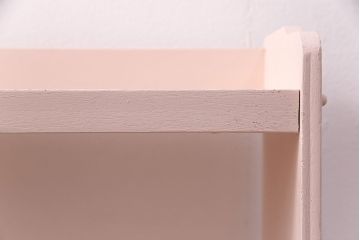 和製アンティーク　ペイント家具　桜色のペイントカラーが可愛らしい、卓上でも使える飾り棚(収納棚、陳列棚、ラック、本棚、店舗什器)(R-051631)