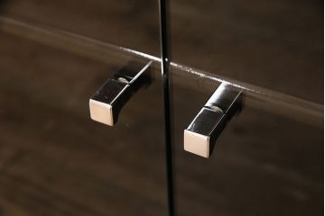 中古　美品　IDC大塚家具　バーズアイ　スプレンダーシリーズ　スタイリッシュなデザインで大人の空間を演出するテレビボード(テレビ台、ローボード、リビングボード、収納棚)(定価約43万円)(R-051632)
