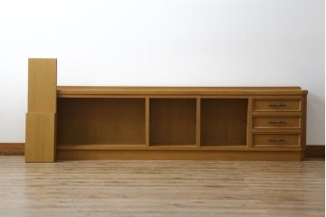 和製ヴィンテージ　神戸洋家具　ナラ材　CDや本の整理に活躍する横長の飾り棚(ローボード、本棚、CDラック、ビンテージ)(R-051646)