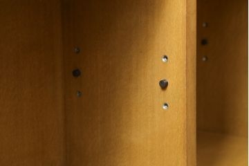 和製ヴィンテージ　神戸洋家具　ナラ材　CDや本の整理に活躍する横長の飾り棚(ローボード、本棚、CDラック、ビンテージ)(R-051646)