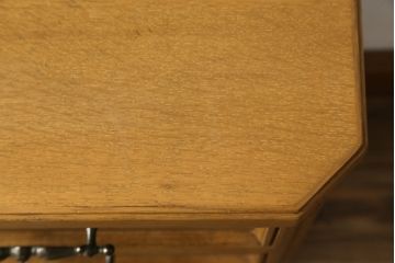 和製ヴィンテージ　神戸洋家具　ナラ材　CDや本の整理に活躍する横長の飾り棚(ローボード、本棚、CDラック、ビンテージ)(R-051646)