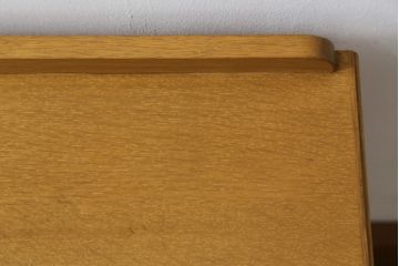 和製ヴィンテージ　神戸洋家具　ナラ材　CDや本の整理に活躍する横長の飾り棚(ローボード、本棚、CDラック、ビンテージ)(R-051646)
