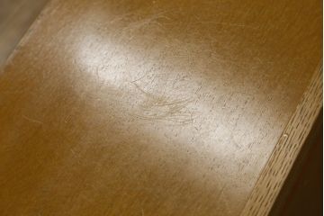 和製ヴィンテージ　神戸洋家具　ナラ材　CDや本の整理に活躍する横長の飾り棚(ローボード、本棚、CDラック、ビンテージ)(R-051646)