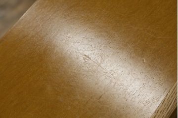 和製ヴィンテージ　神戸洋家具　ナラ材　CDや本の整理に活躍する横長の飾り棚(ローボード、本棚、CDラック、ビンテージ)(R-051646)
