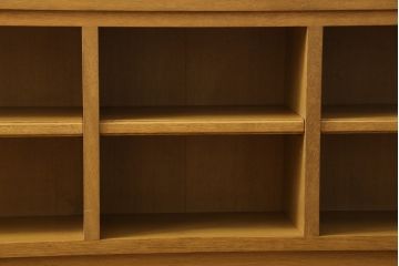 和製ヴィンテージ　神戸洋家具　ナラ材　CDや本の整理に活躍する横長の飾り棚(ローボード、本棚、CDラック、ビンテージ)(R-051646)