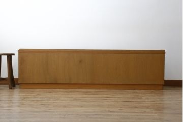 和製ヴィンテージ　神戸洋家具　ナラ材　CDや本の整理に活躍する横長の飾り棚(ローボード、本棚、CDラック、ビンテージ)(R-051646)