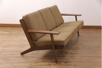 中古　デンマーク家具　Hans J Wegner(ハンス・J・ウェグナー)　GETAMA(ゲタマ)　GE290　オーク材　淡いトーンの色合いがお洒落な3人掛けソファ(アームソファ)(R-051649)