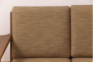 中古　デンマーク家具　Hans J Wegner(ハンス・J・ウェグナー)　GETAMA(ゲタマ)　GE290　オーク材　淡いトーンの色合いがお洒落な3人掛けソファ(アームソファ)(R-051649)