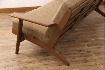 中古　デンマーク家具　Hans J Wegner(ハンス・J・ウェグナー)　GETAMA(ゲタマ)　GE290　オーク材　淡いトーンの色合いがお洒落な3人掛けソファ(アームソファ)(R-051649)