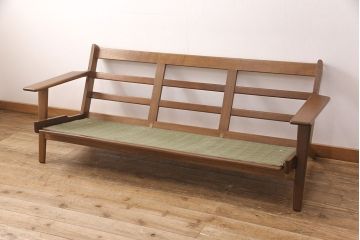 中古　デンマーク家具　Hans J Wegner(ハンス・J・ウェグナー)　GETAMA(ゲタマ)　GE290　オーク材　淡いトーンの色合いがお洒落な3人掛けソファ(アームソファ)(R-051649)