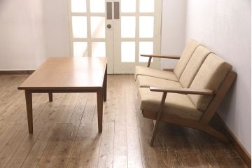 中古　デンマーク家具　Hans J Wegner(ハンス・J・ウェグナー)　GETAMA(ゲタマ)　GE290　オーク材　淡いトーンの色合いがお洒落な3人掛けソファ(アームソファ)(R-051649)